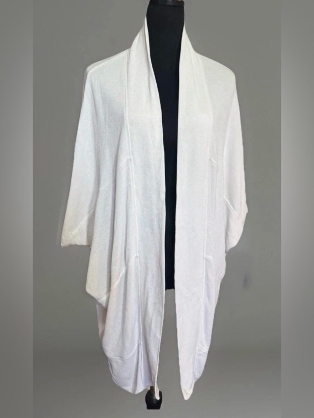 Athleta Cocoon Cardigan M White Draped Travel Wrap Kimono Layer Casual Top